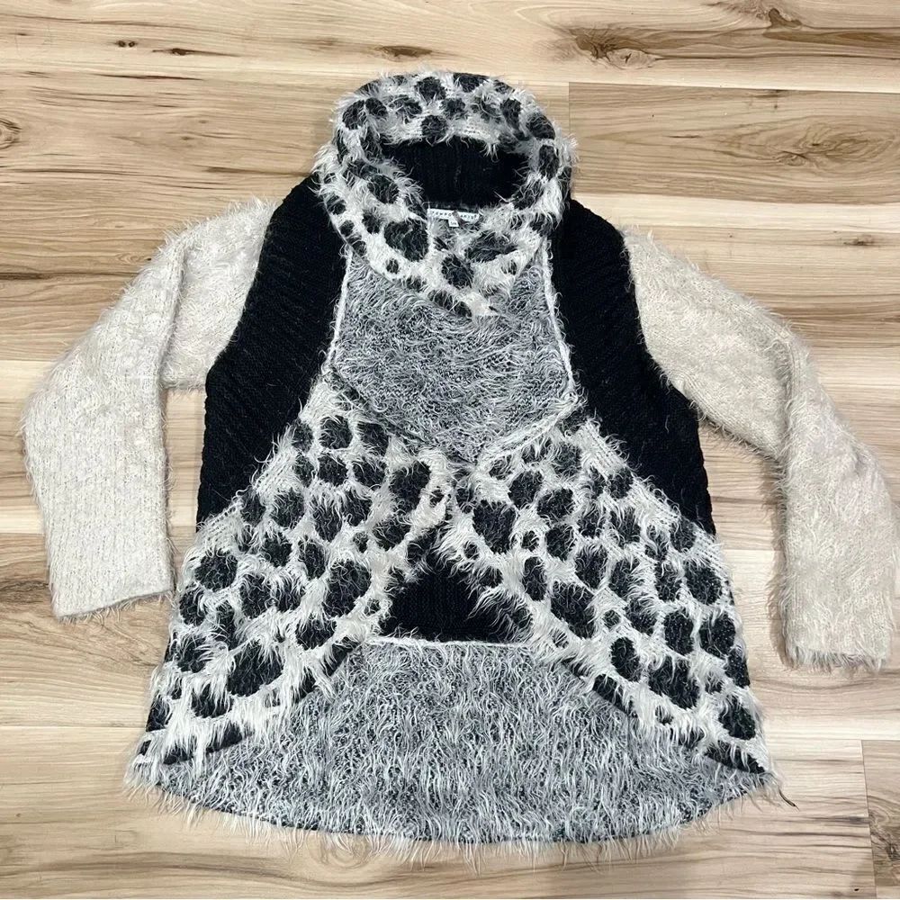 Tempo Paris Fuzzy Eyelash Knit Open Circle Cardigan Women’s Small/ Medium